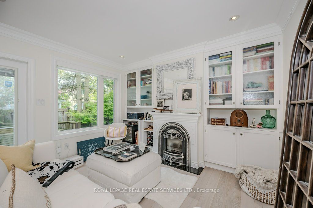 38 John St S