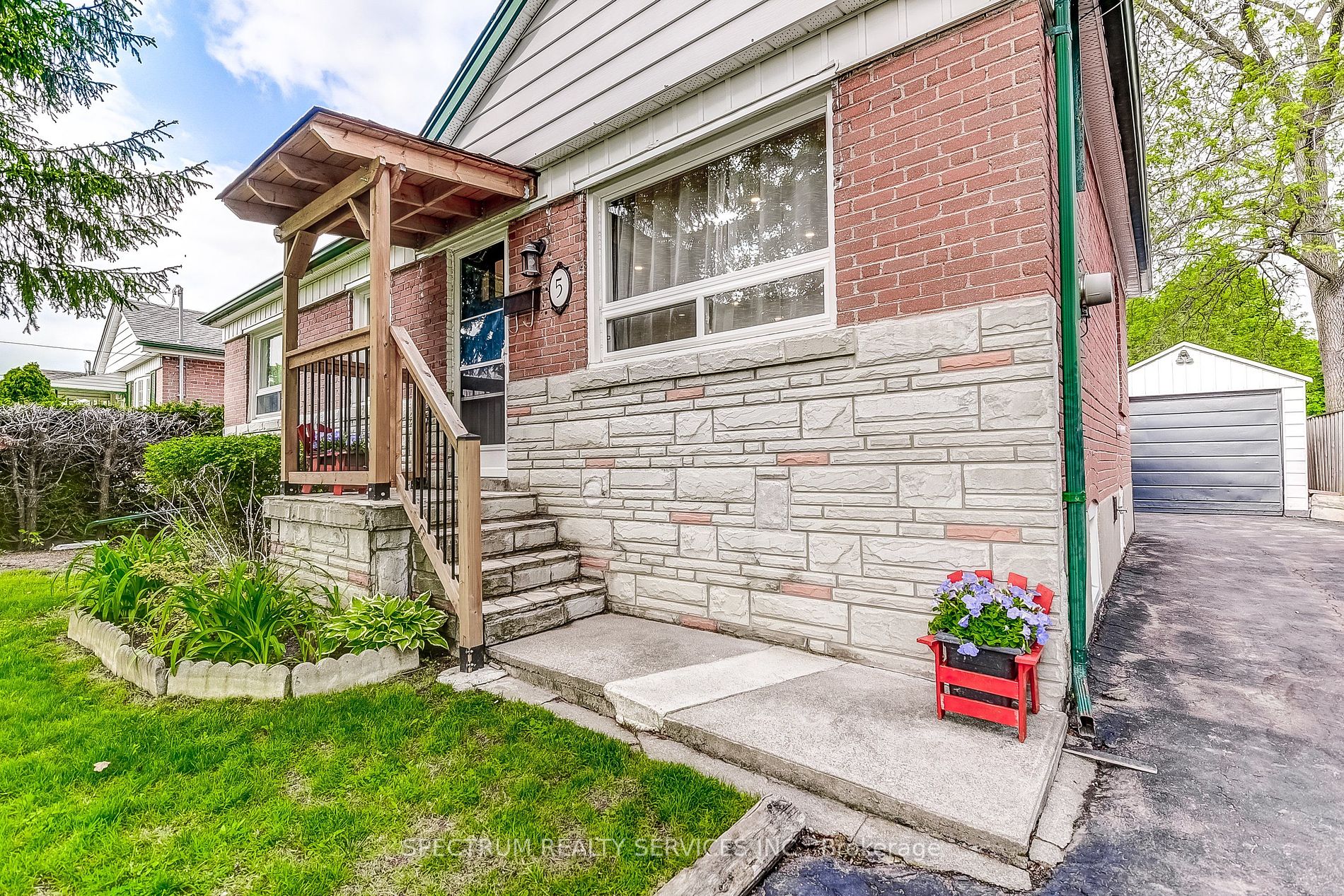 5 Lockerbie Ave