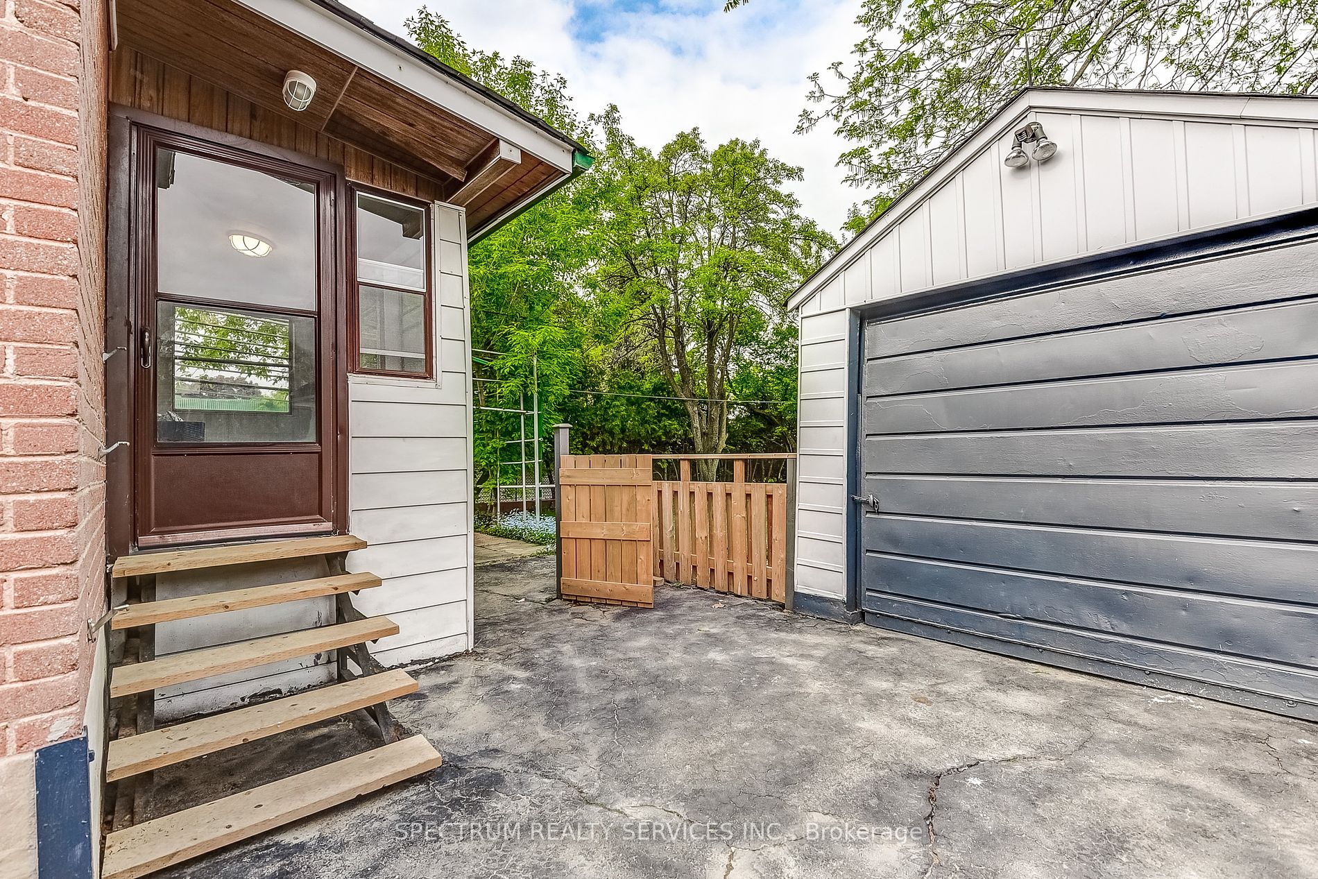 5 Lockerbie Ave