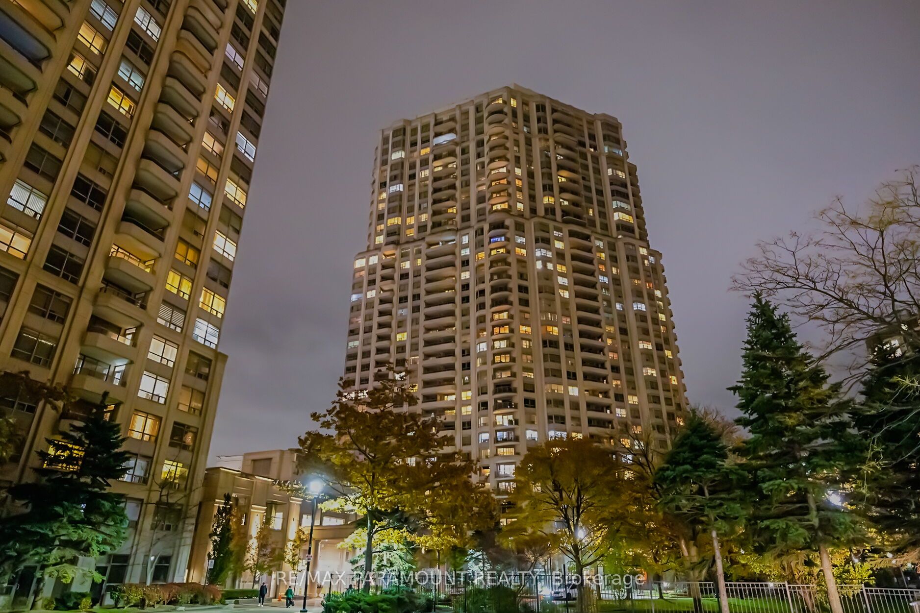 25 Kingsbridge Garden Circ, #2127