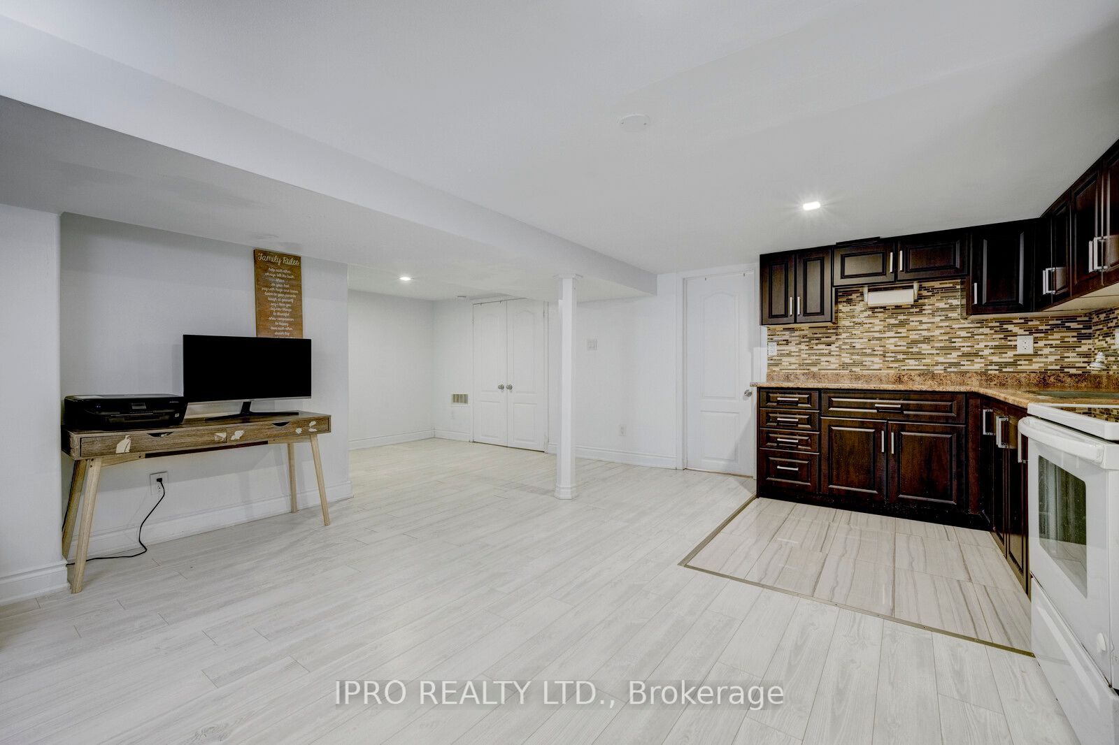 12 Charing Drive