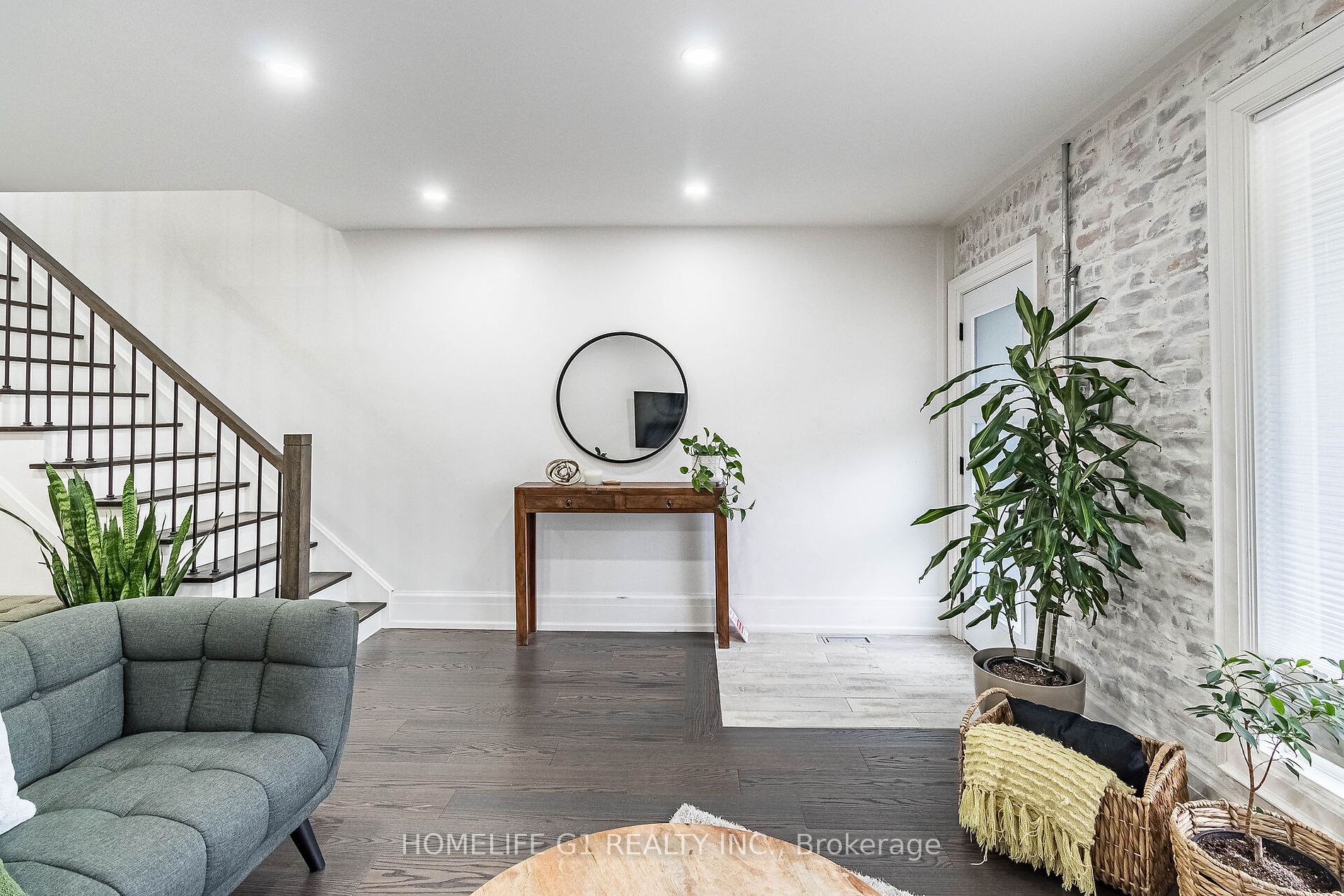 28 Guestville Ave