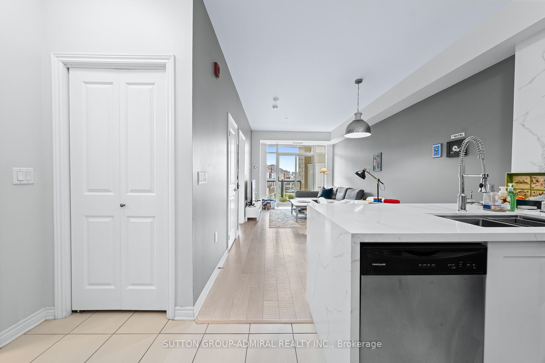 216 Oak Park Blvd, #205