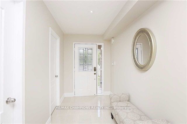 152 Queen Mary Dr