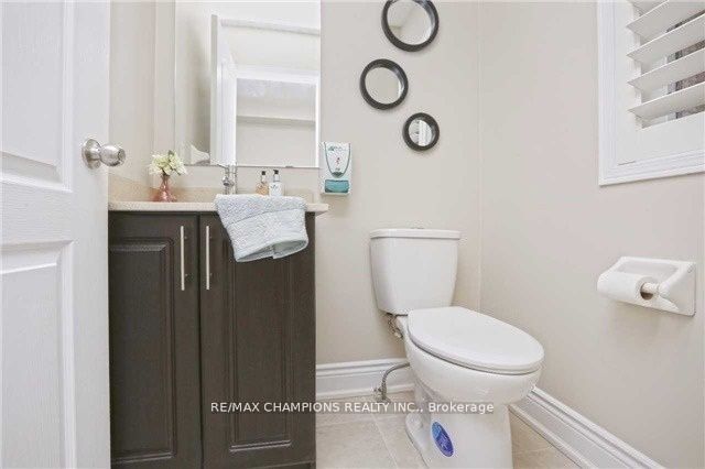 152 Queen Mary Dr