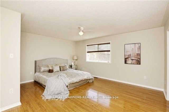 152 Queen Mary Dr