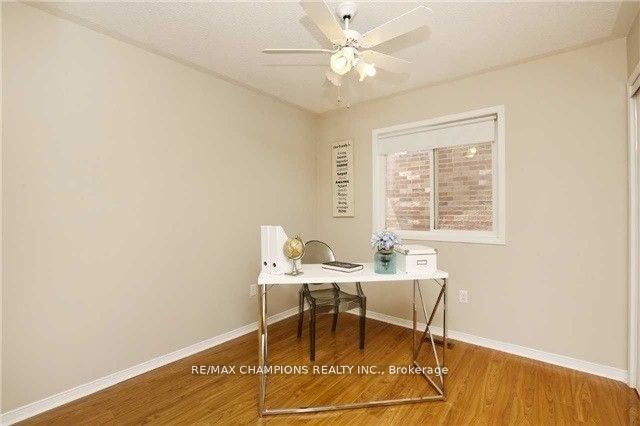 152 Queen Mary Dr