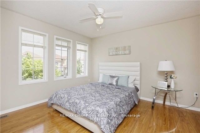 152 Queen Mary Dr