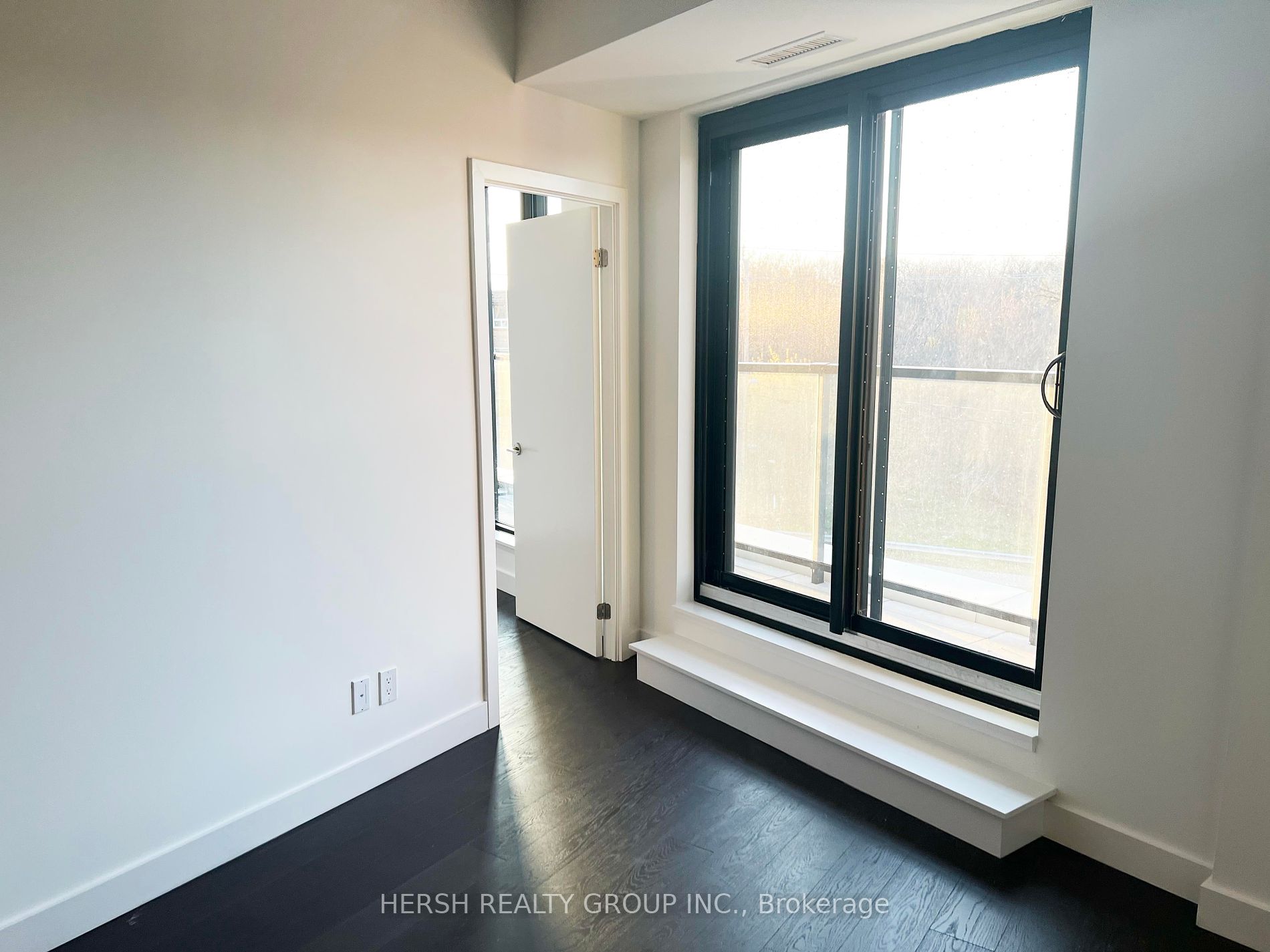 160 Kingsway Cres, #310