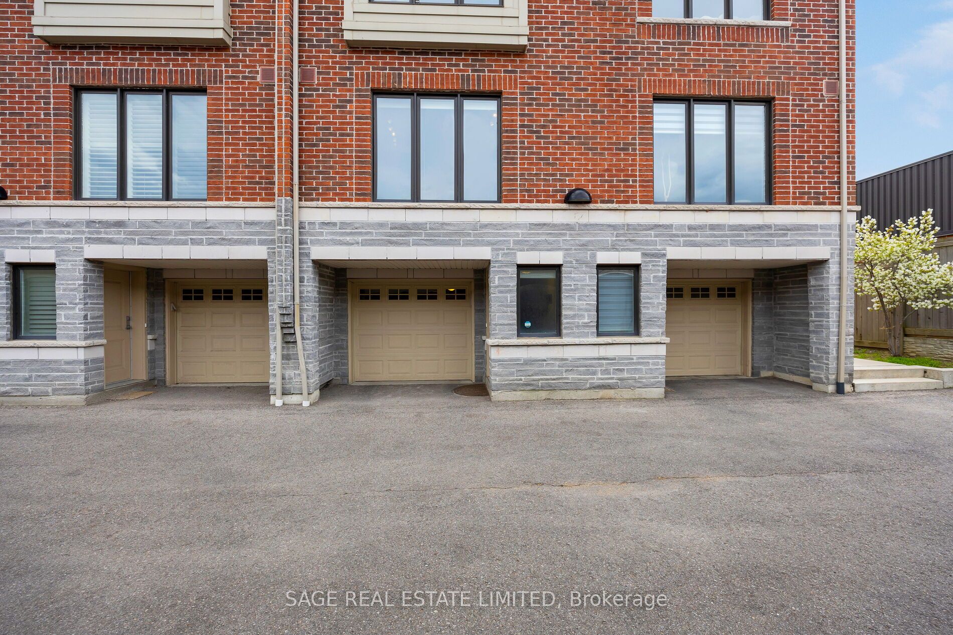 80 Eastwood Park Gardens, #9