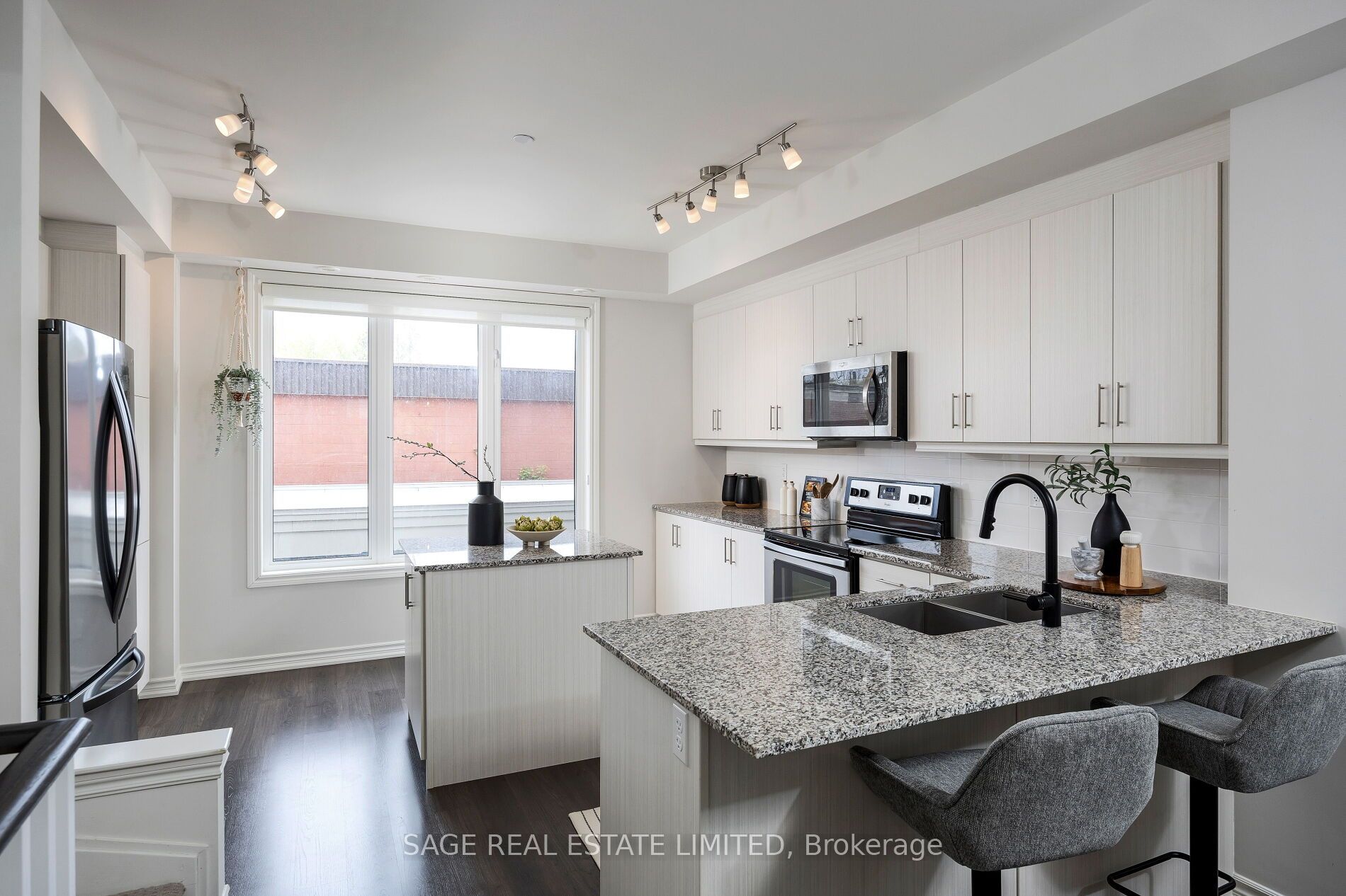 80 Eastwood Park Gardens, #9
