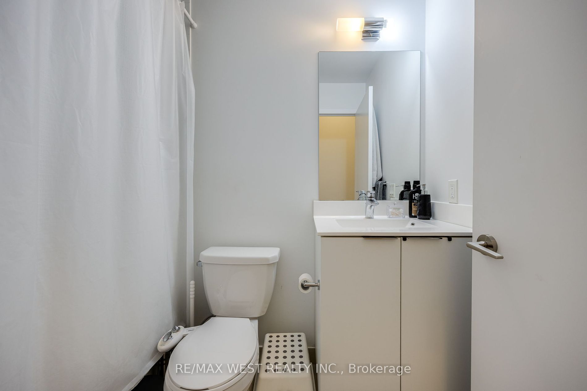 20 Shore Breeze Dr, #702