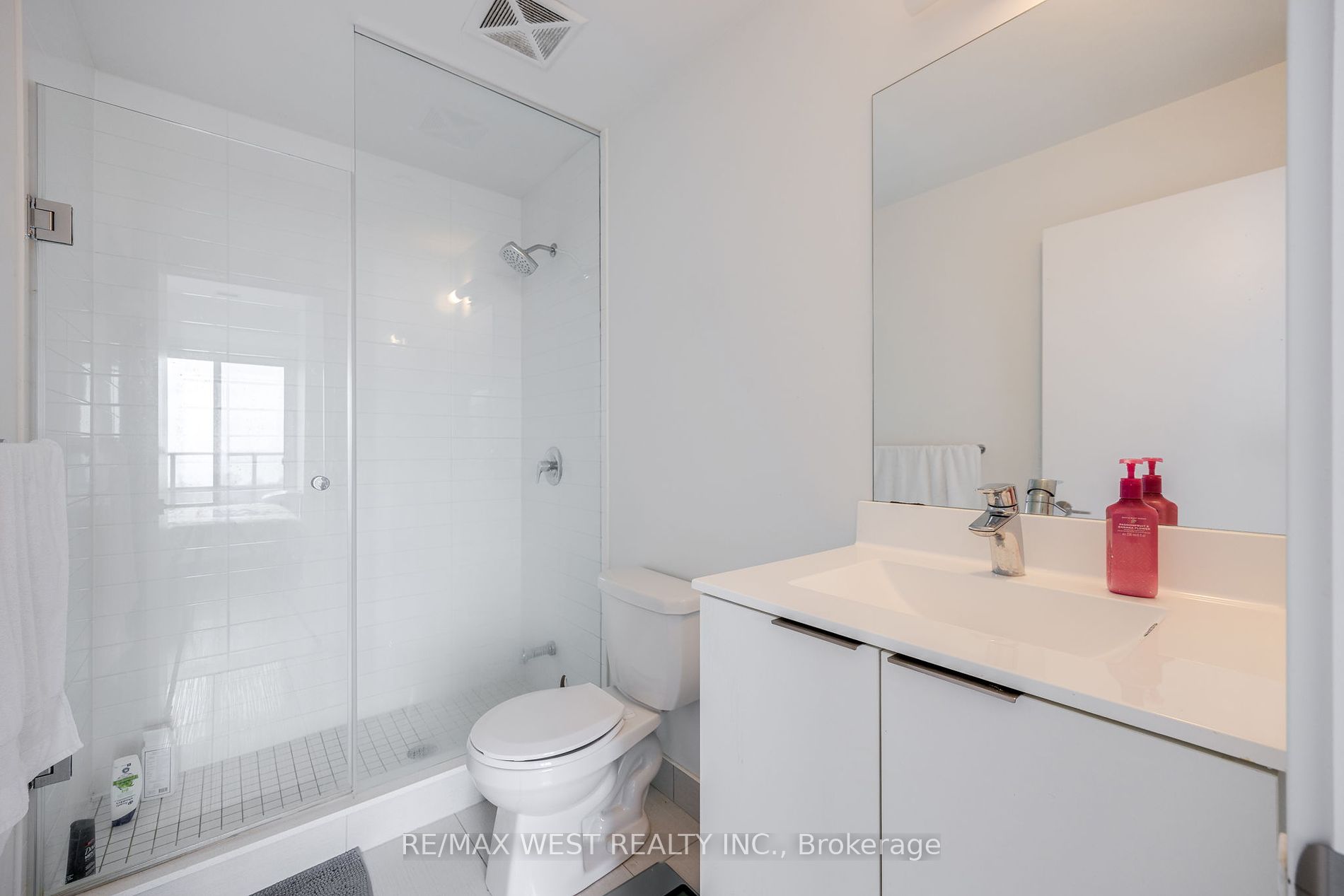 20 Shore Breeze Dr, #702