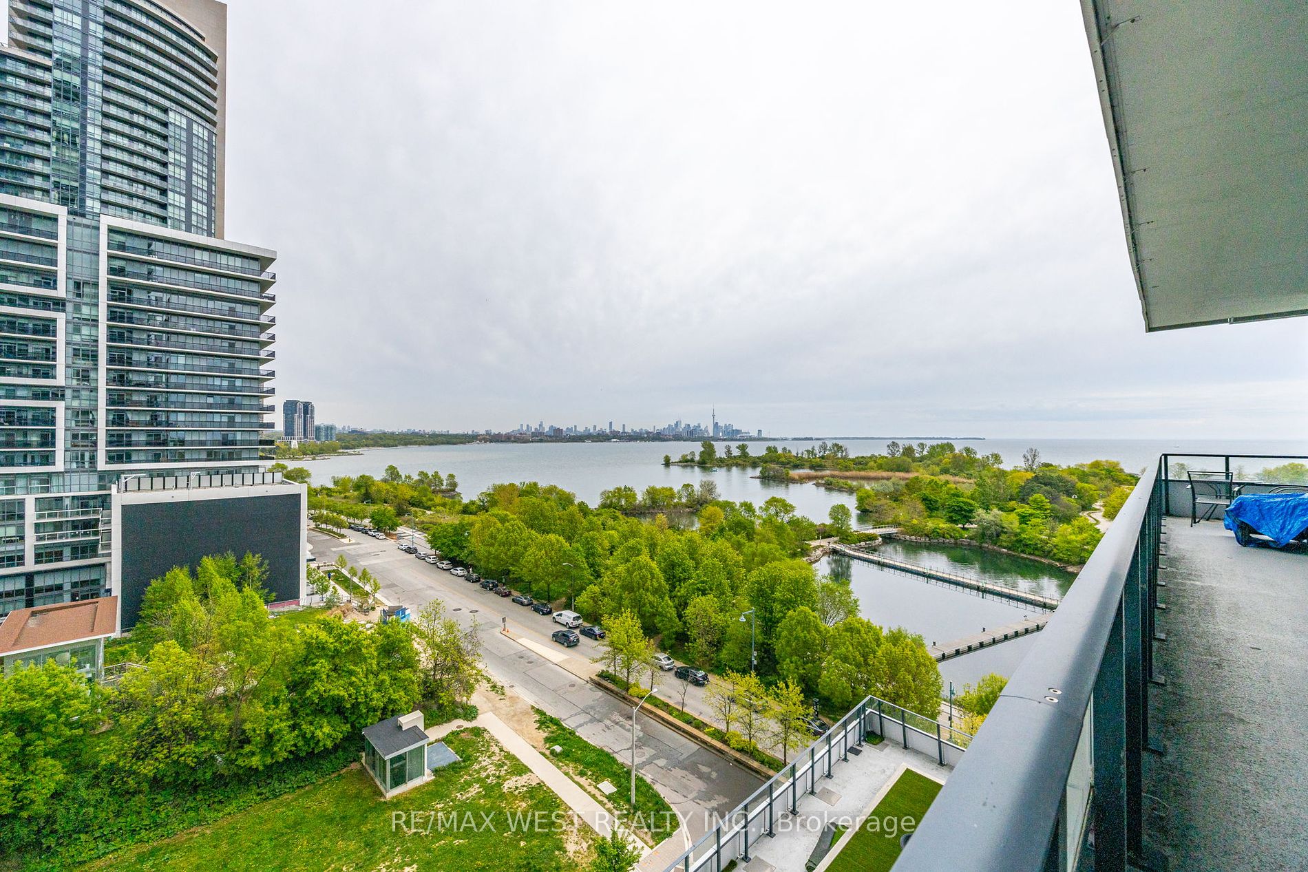 20 Shore Breeze Dr, #702