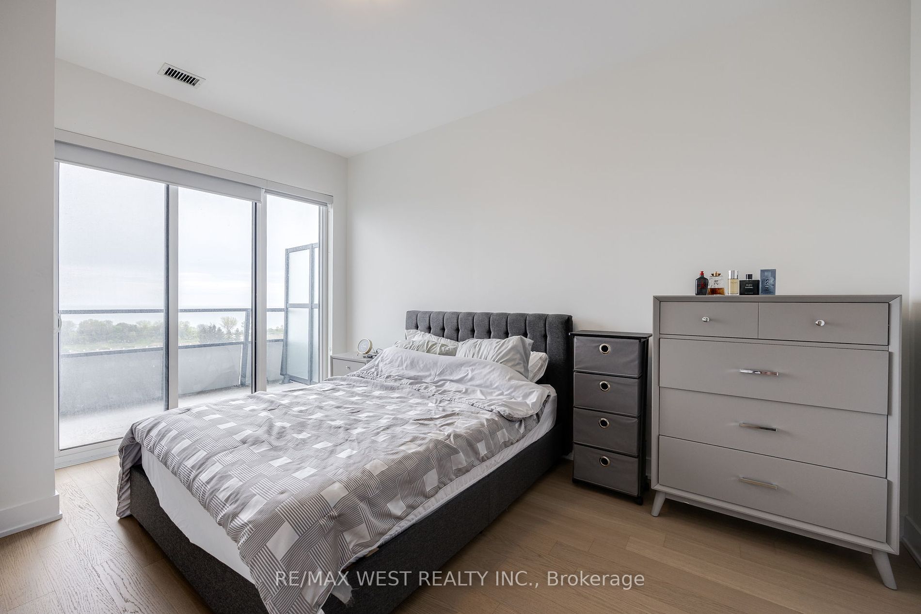 20 Shore Breeze Dr, #702