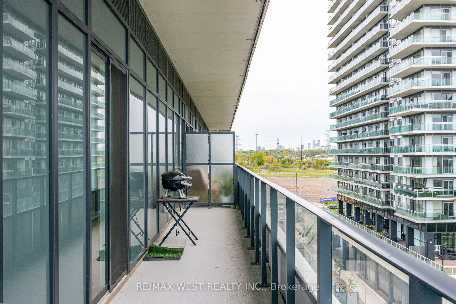 20 Shore Breeze Dr, #702
