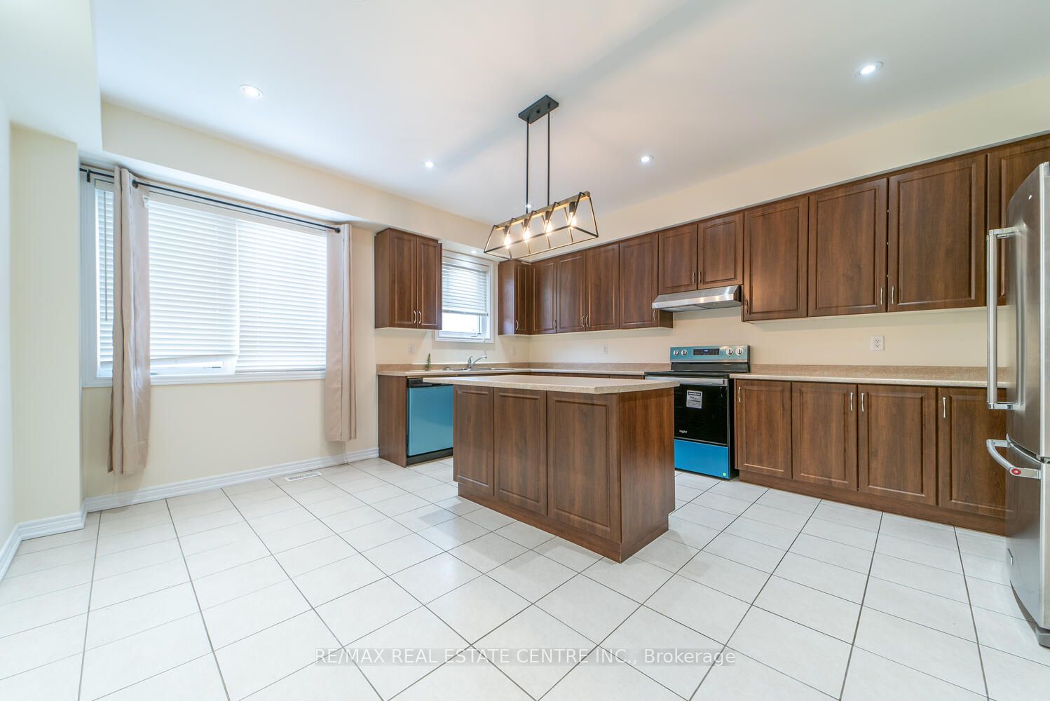 1449 Granrock Crescent