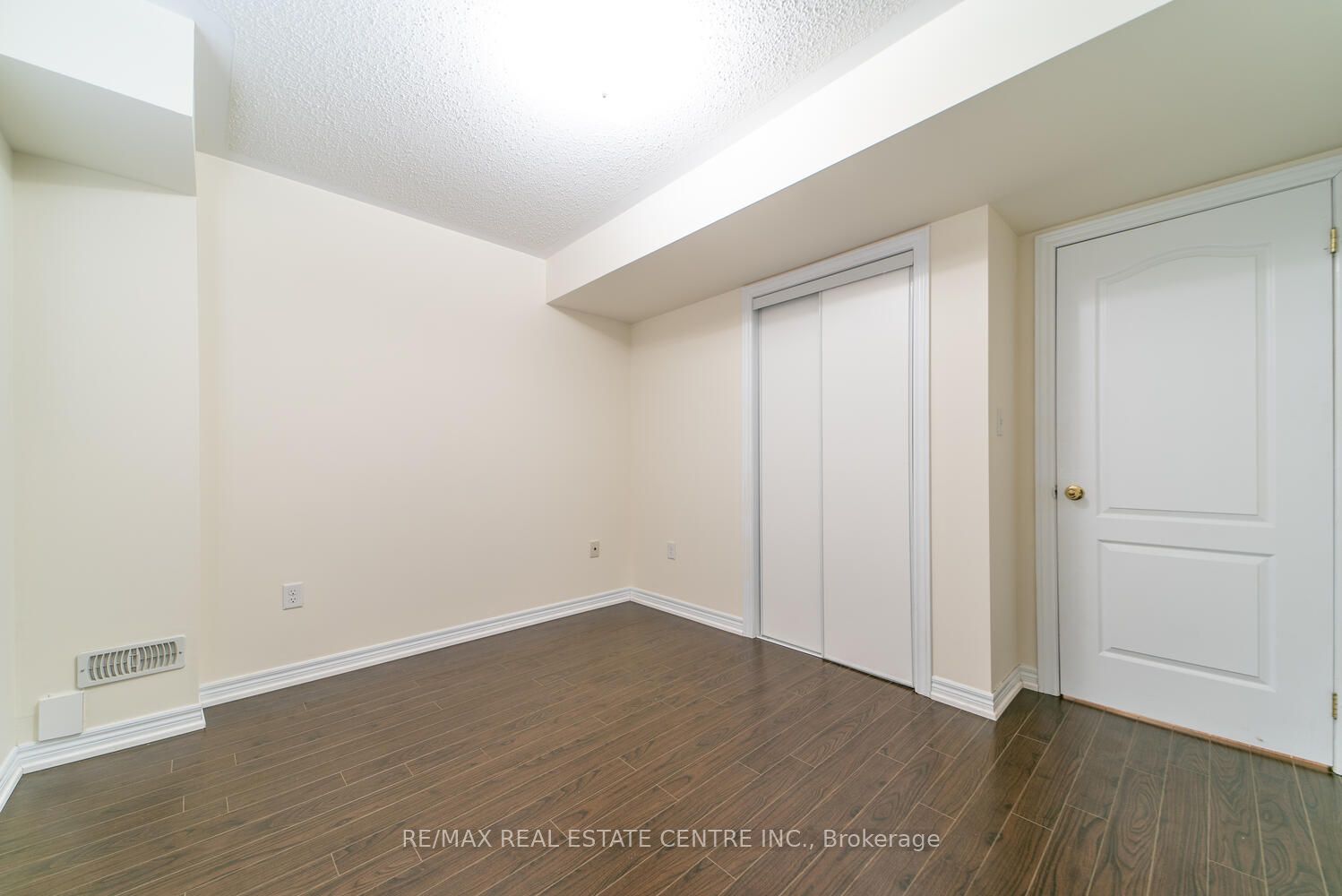 1449 Granrock Crescent