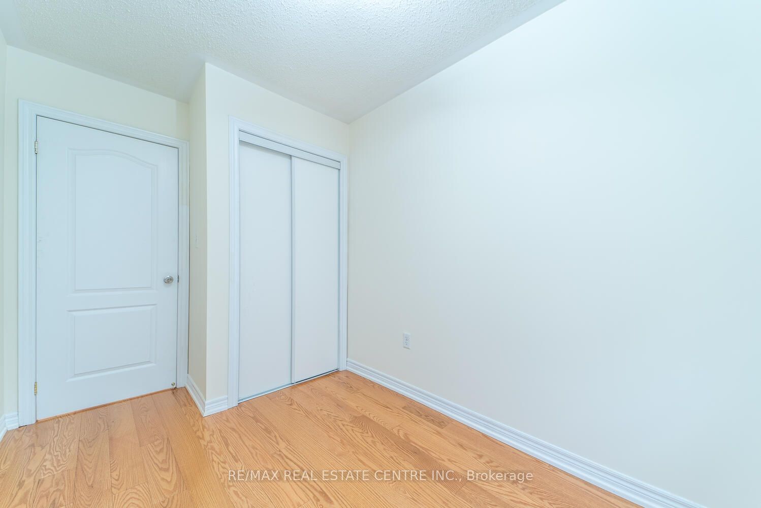 1449 Granrock Crescent