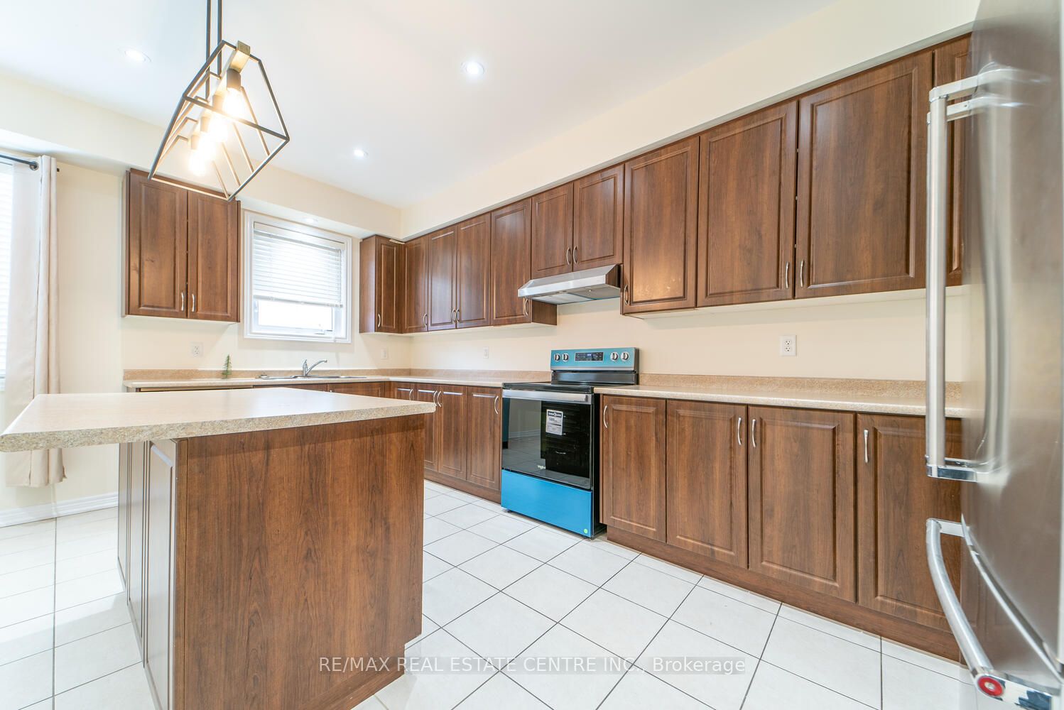 1449 Granrock Crescent
