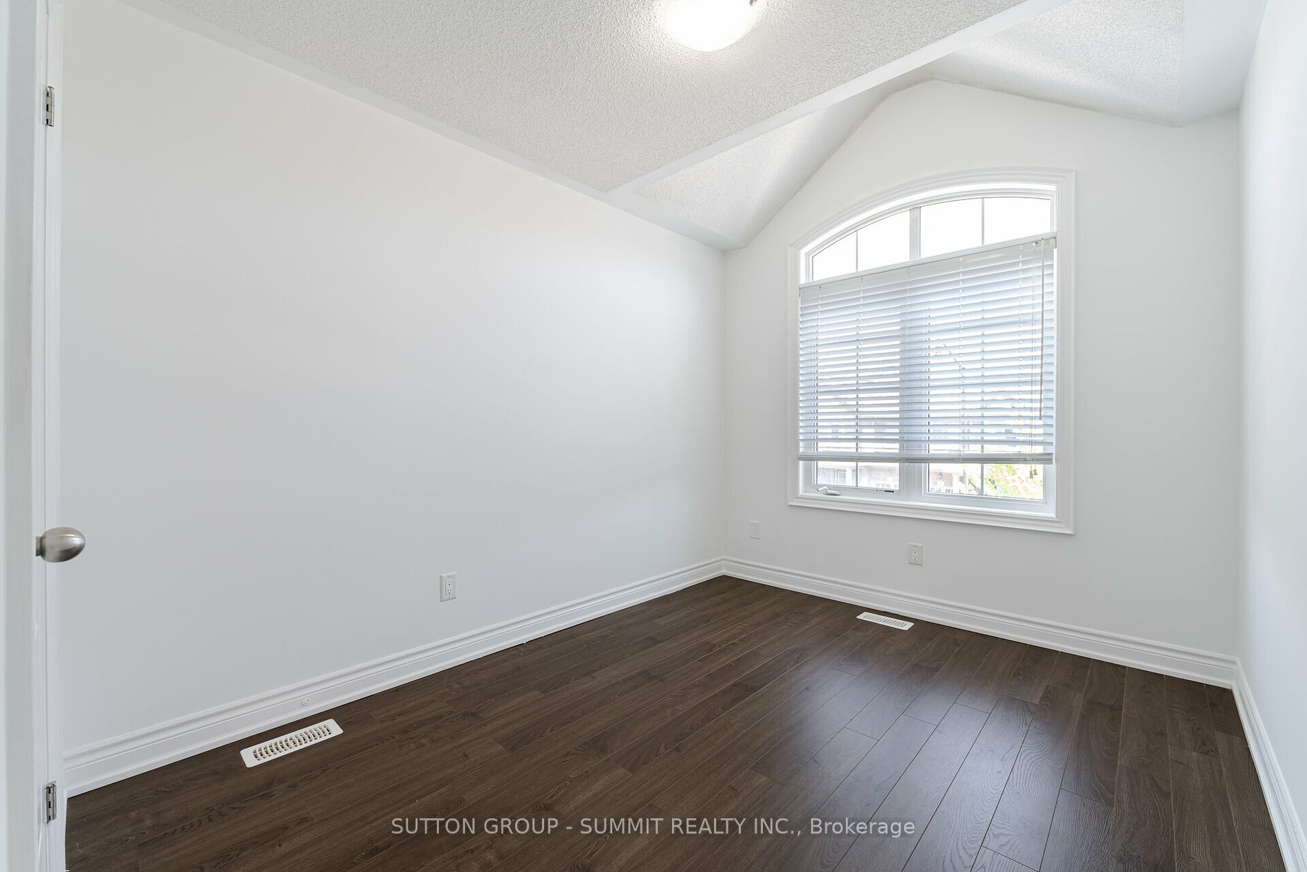 13 Lady Evelyn Crescent