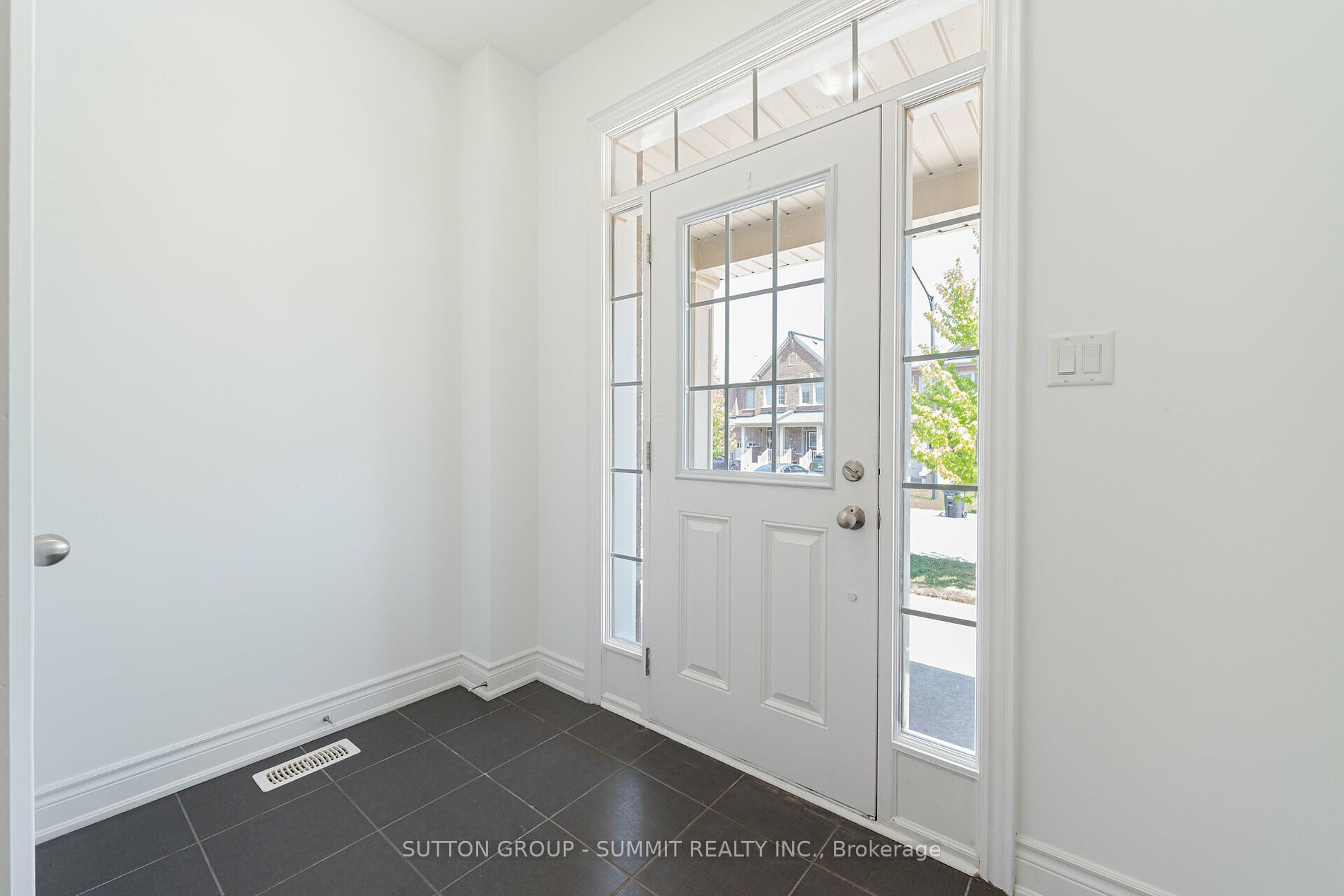 13 Lady Evelyn Crescent