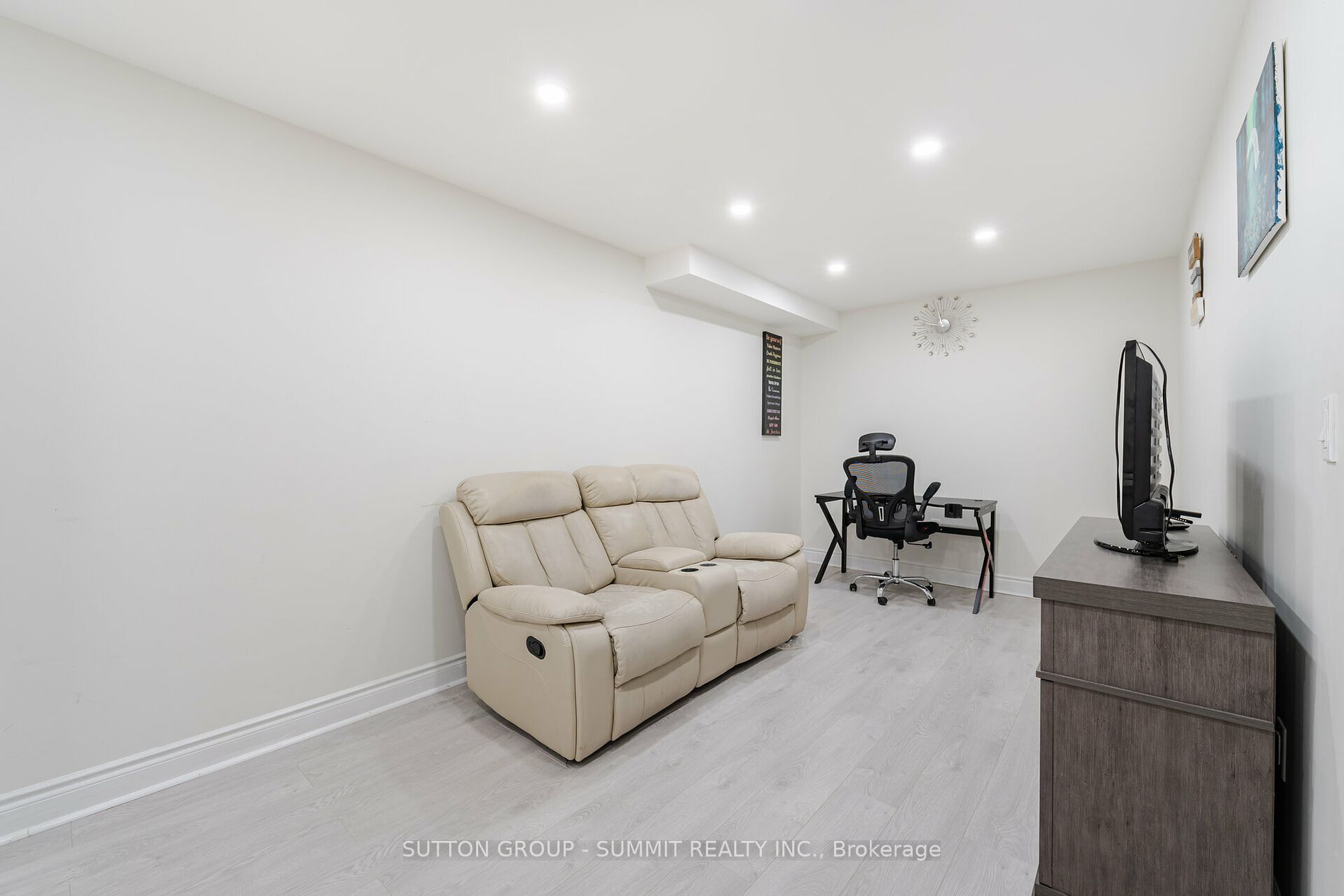 13 Lady Evelyn Crescent