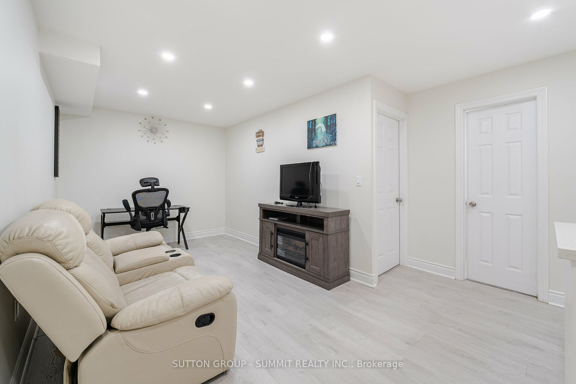 13 Lady Evelyn Crescent