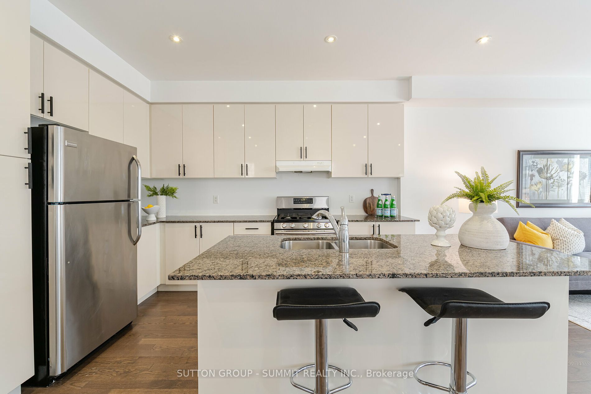 13 Lady Evelyn Crescent
