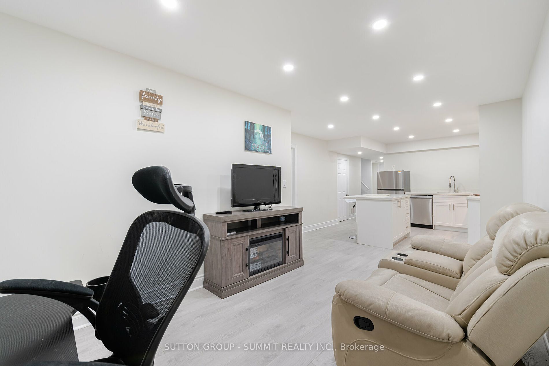 13 Lady Evelyn Crescent
