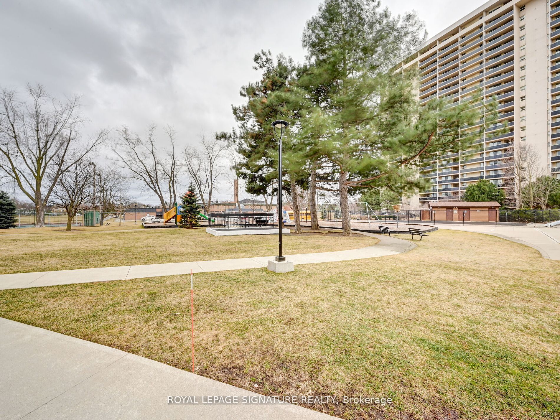 812 Burnhamthorpe Rd, #Ph04