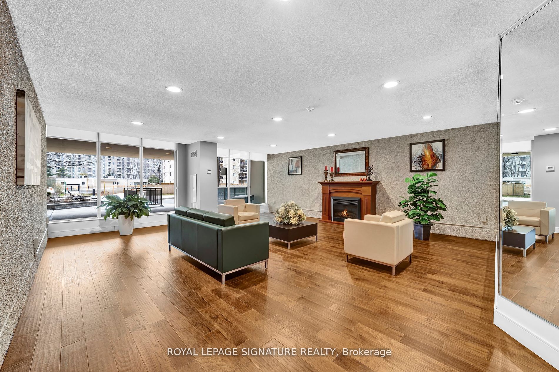 812 Burnhamthorpe Rd, #Ph04