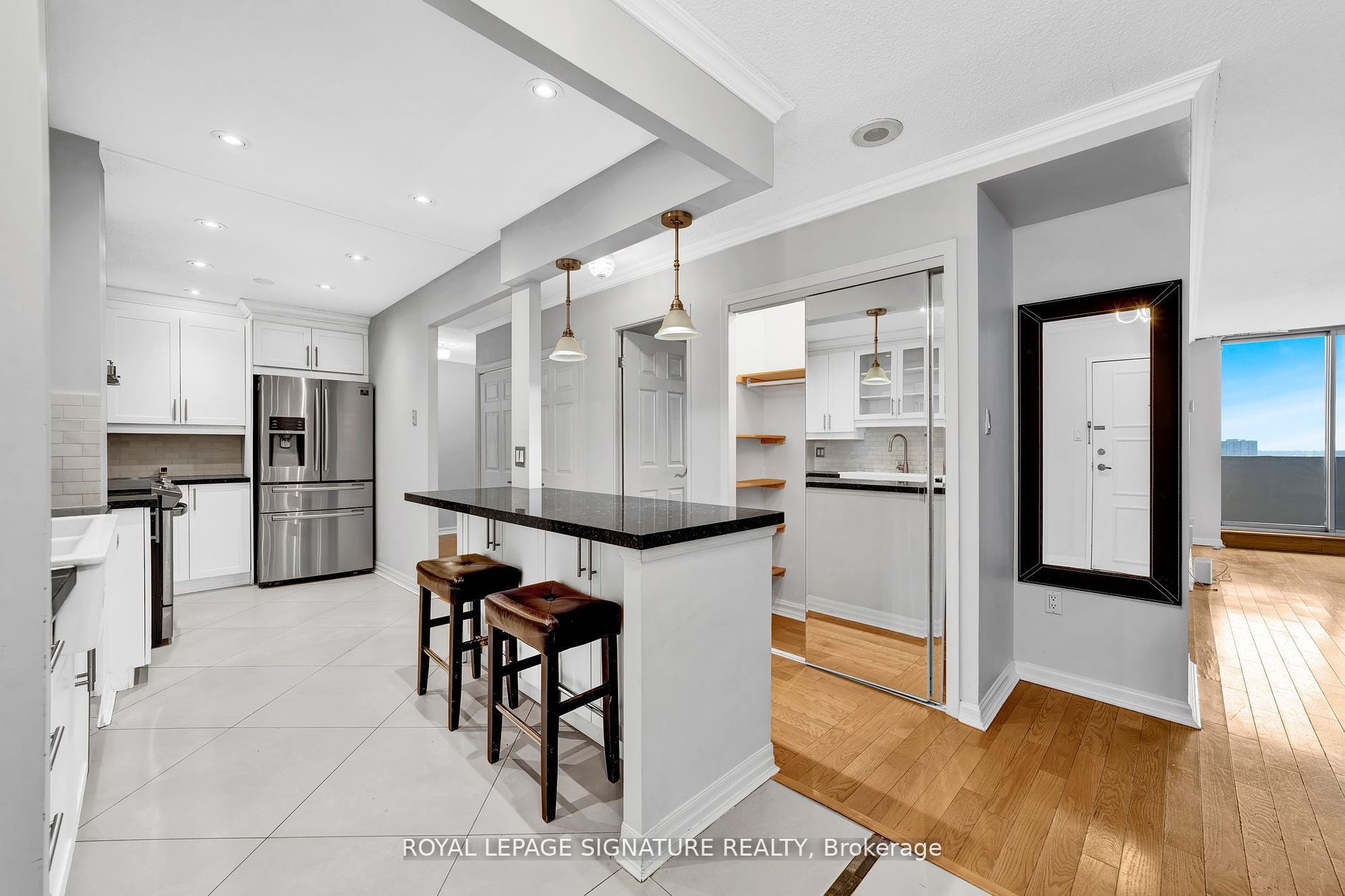 812 Burnhamthorpe Rd, #Ph04