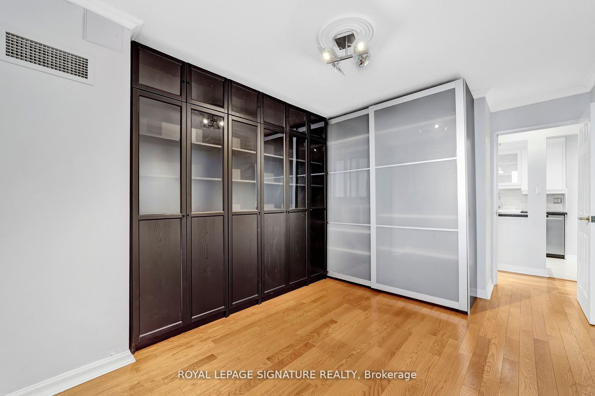 812 Burnhamthorpe Rd, #Ph04