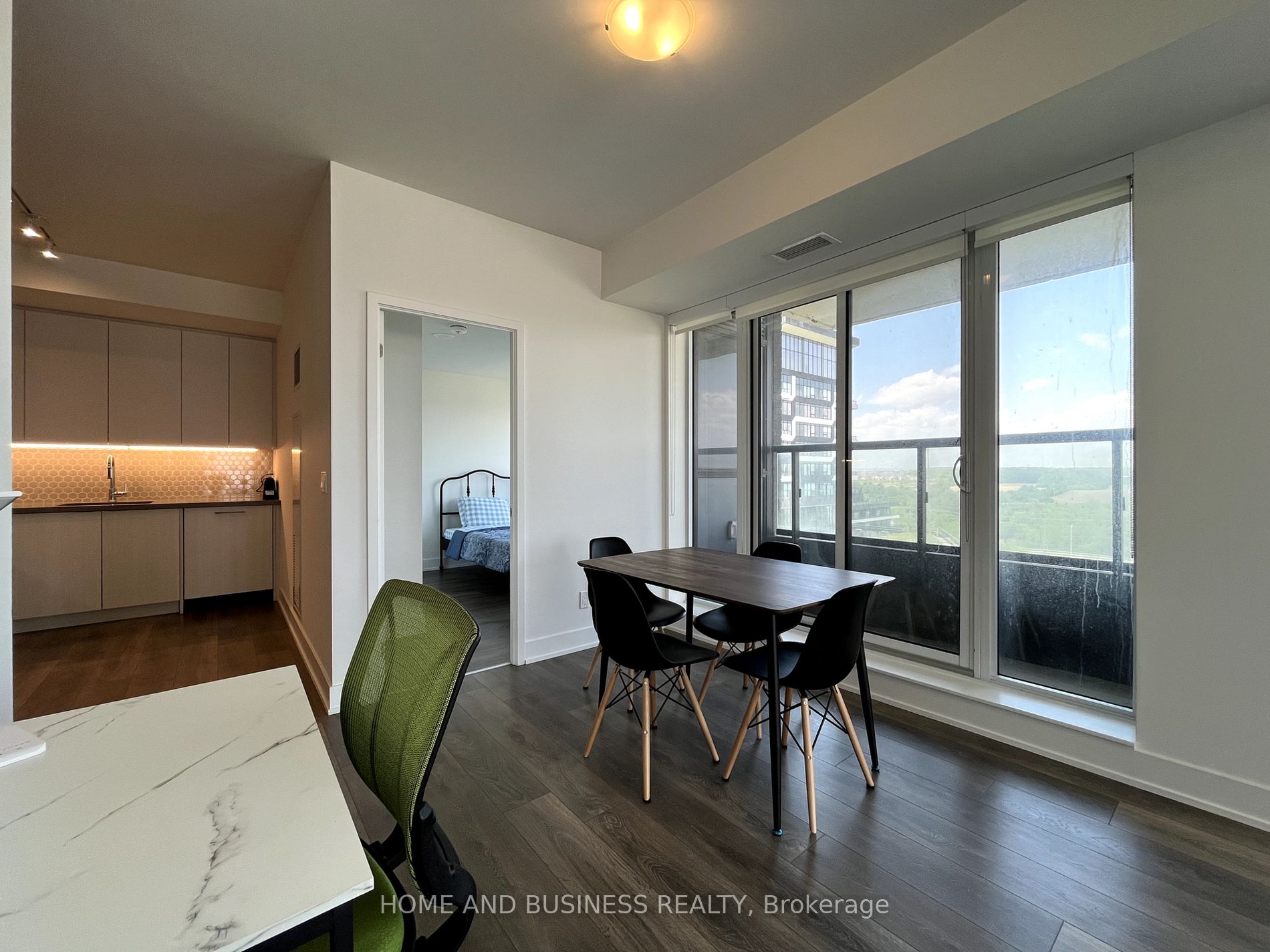 297 Oak Walk Dr, #808