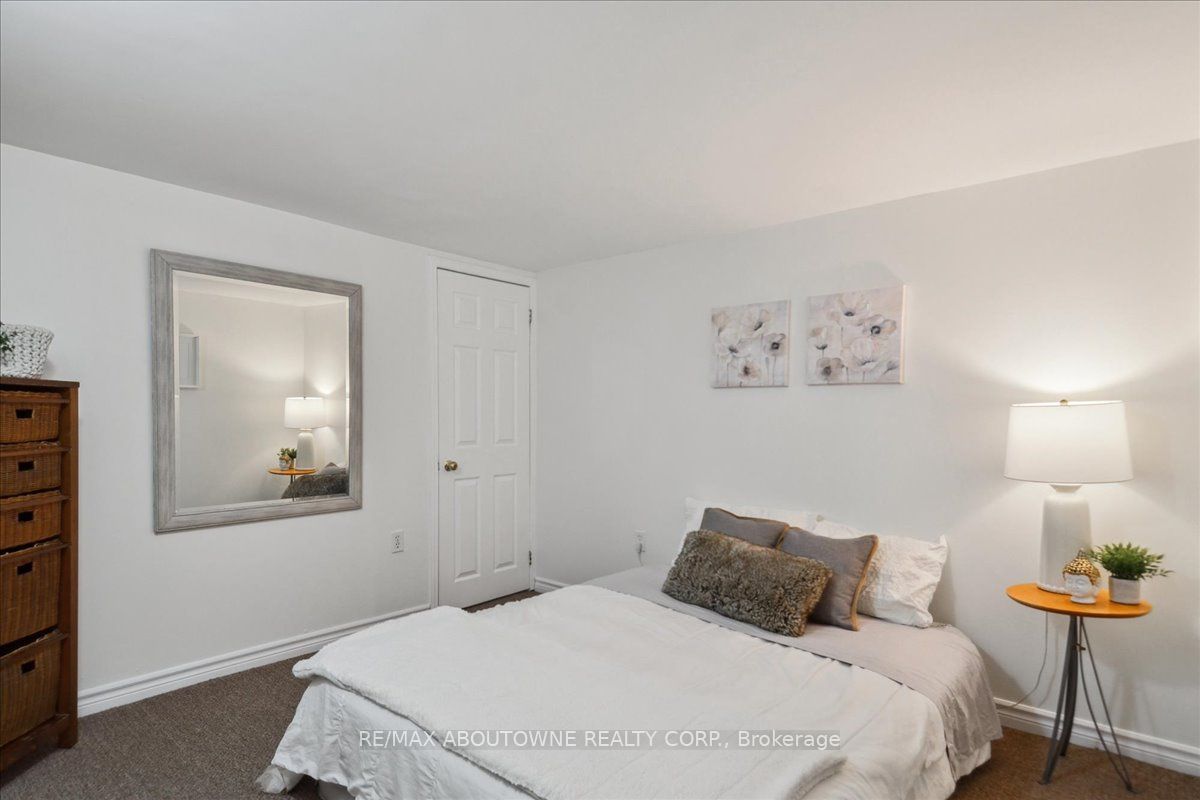 65 Mineola Road E