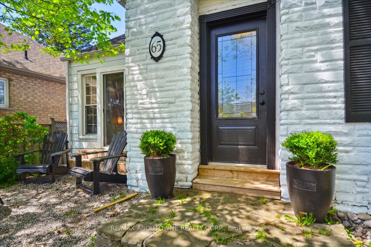 65 Mineola Road E
