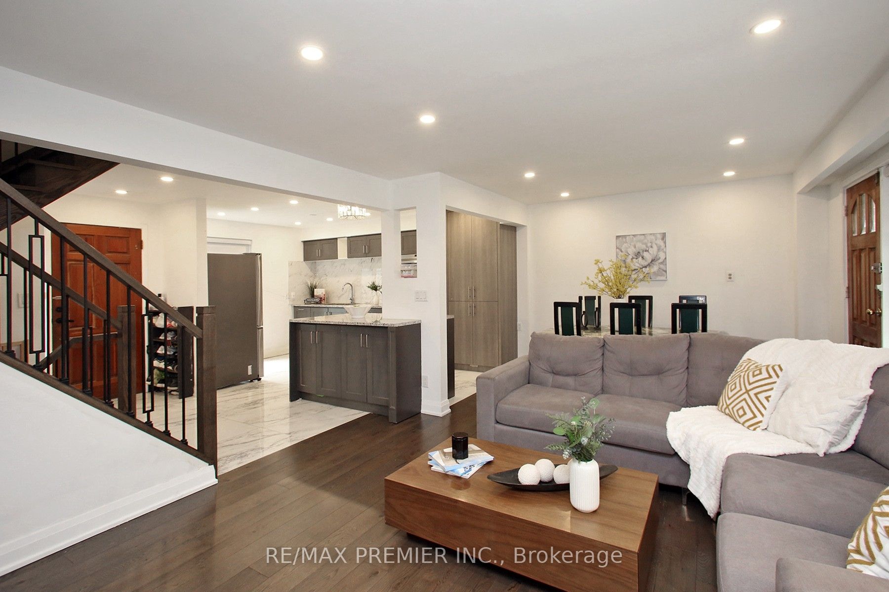 7 Gosford Boulevard, #1