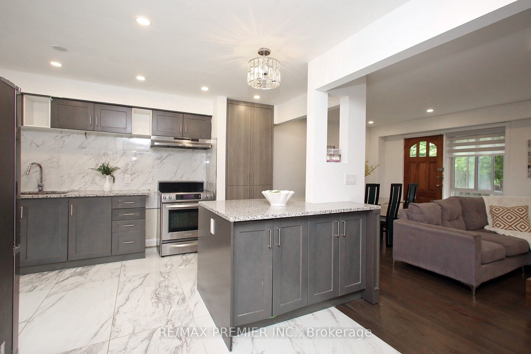 7 Gosford Boulevard, #1