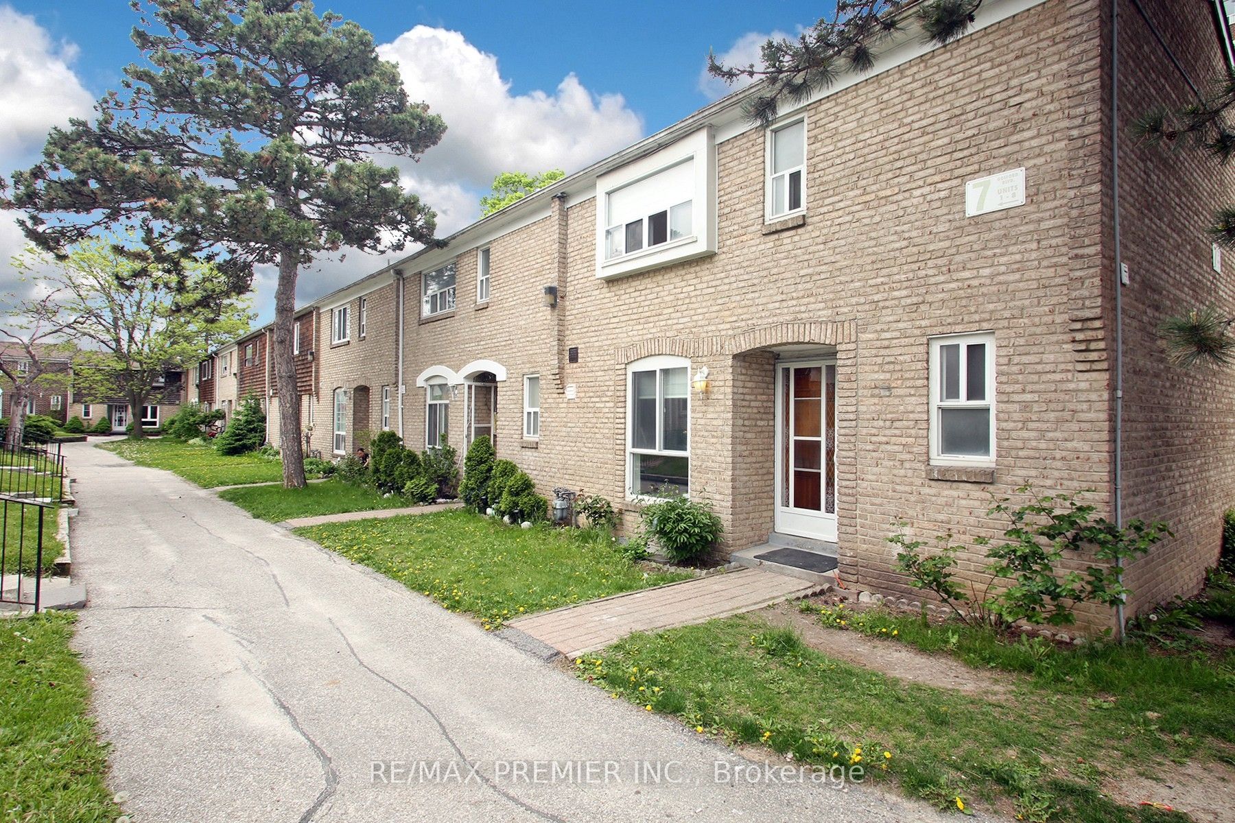7 Gosford Boulevard, #1