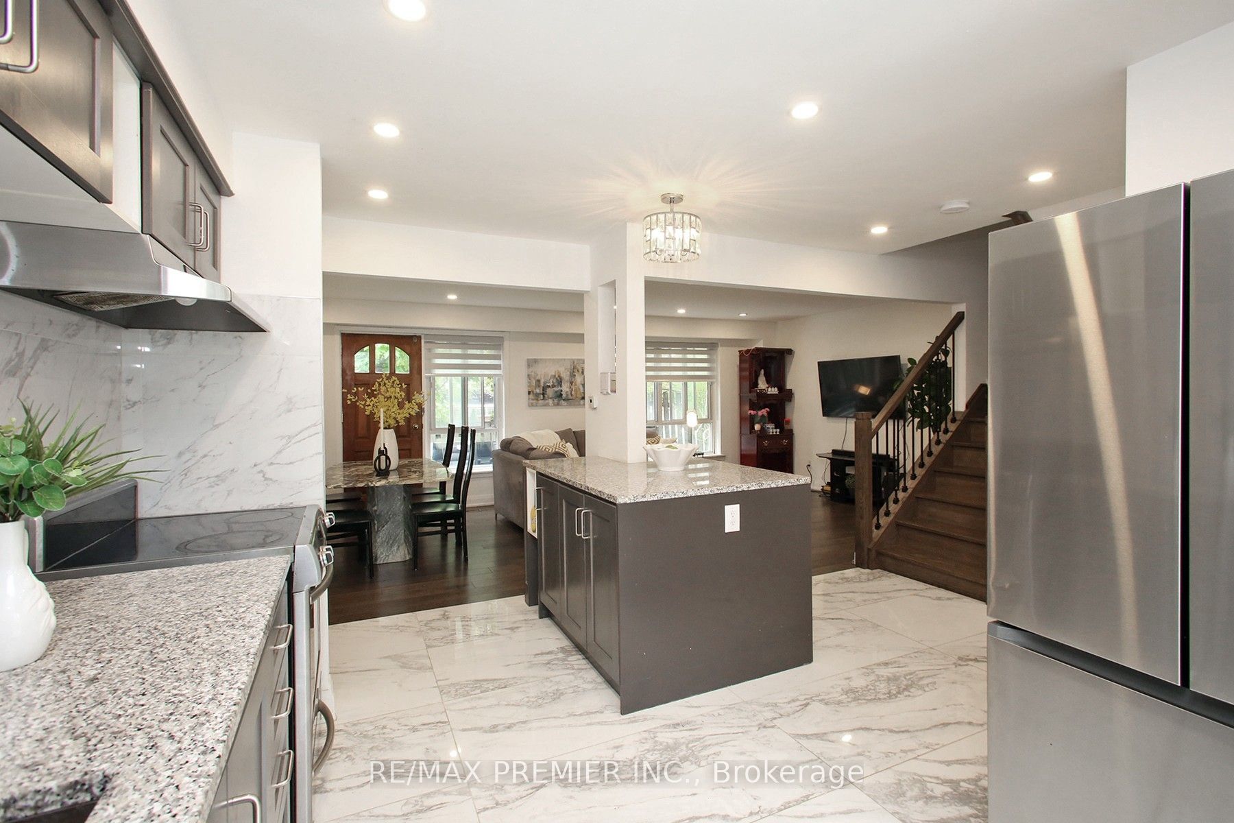 7 Gosford Boulevard, #1