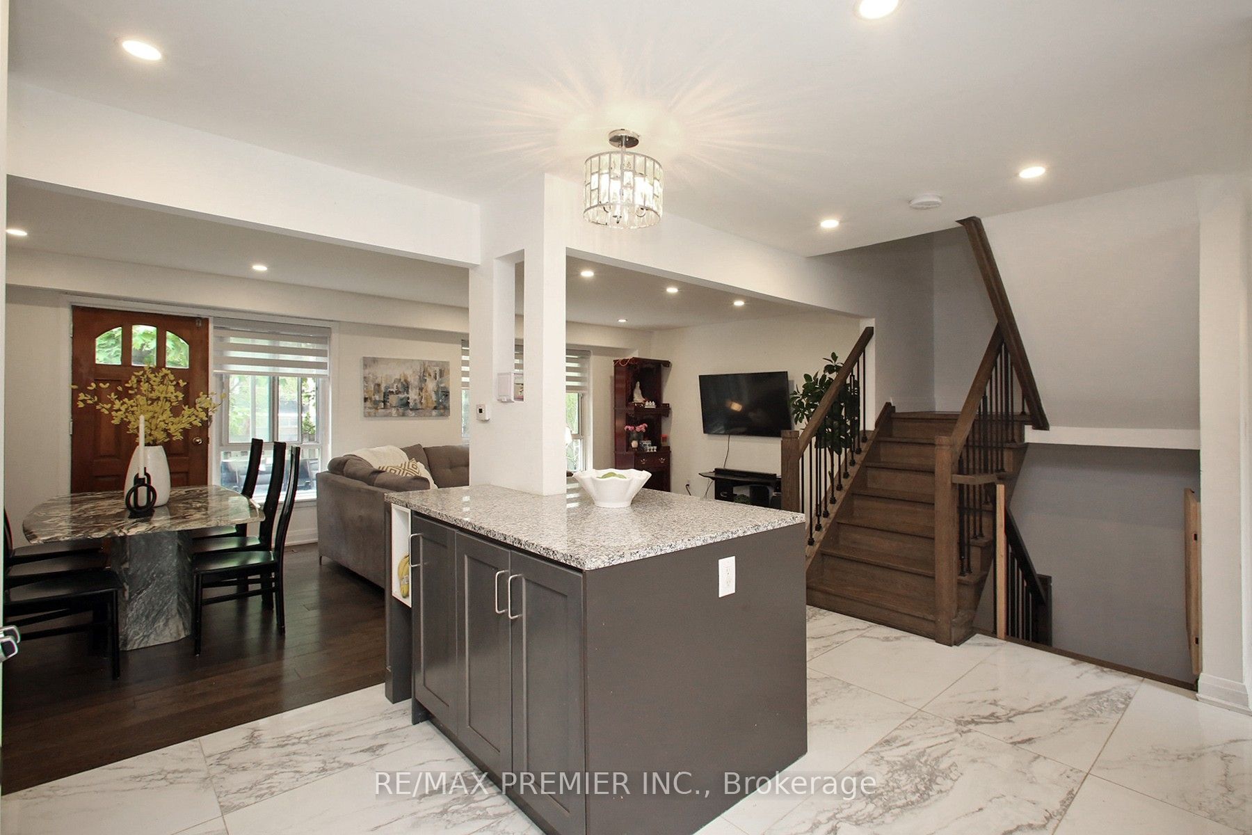 7 Gosford Boulevard, #1