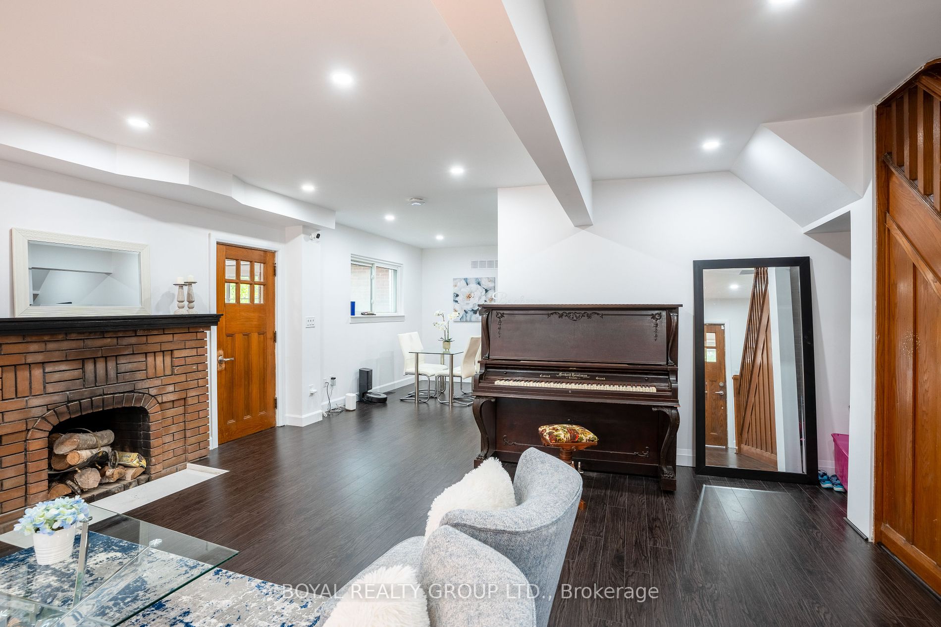 88 King Street W