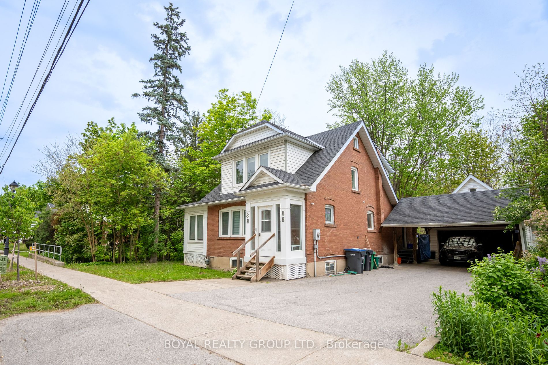 88 King Street W