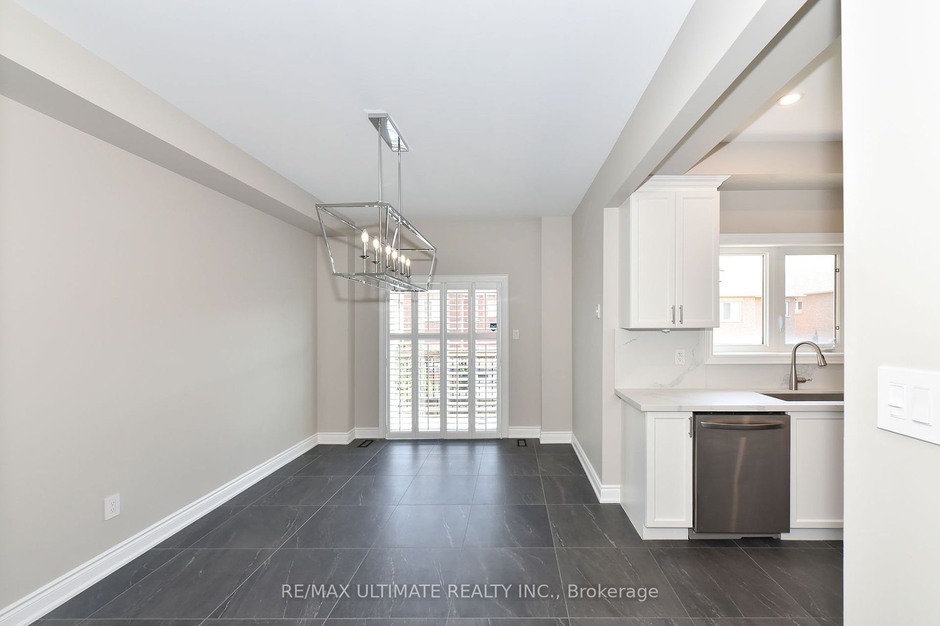 27 La Roche Avenue