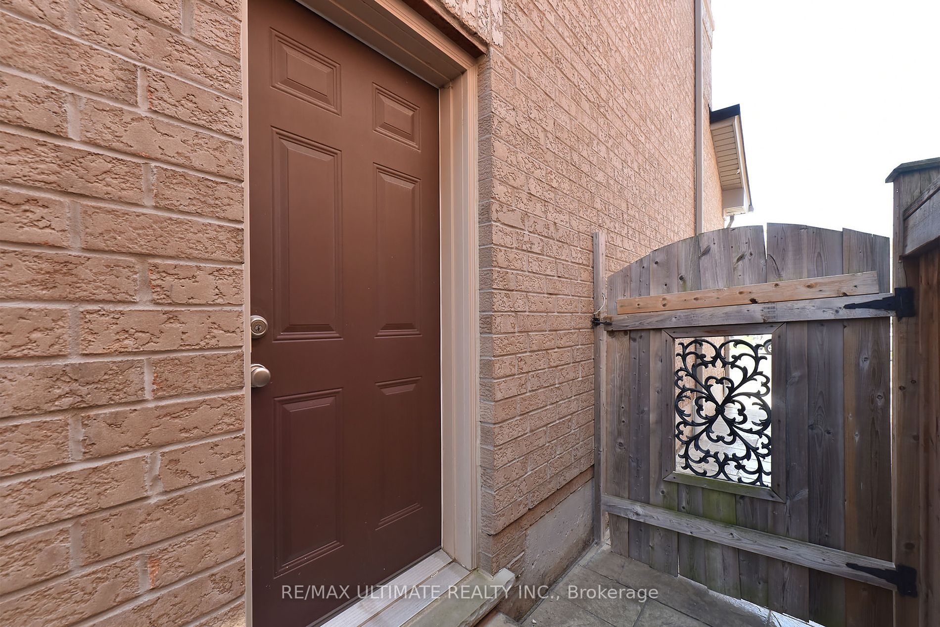 27 La Roche Avenue