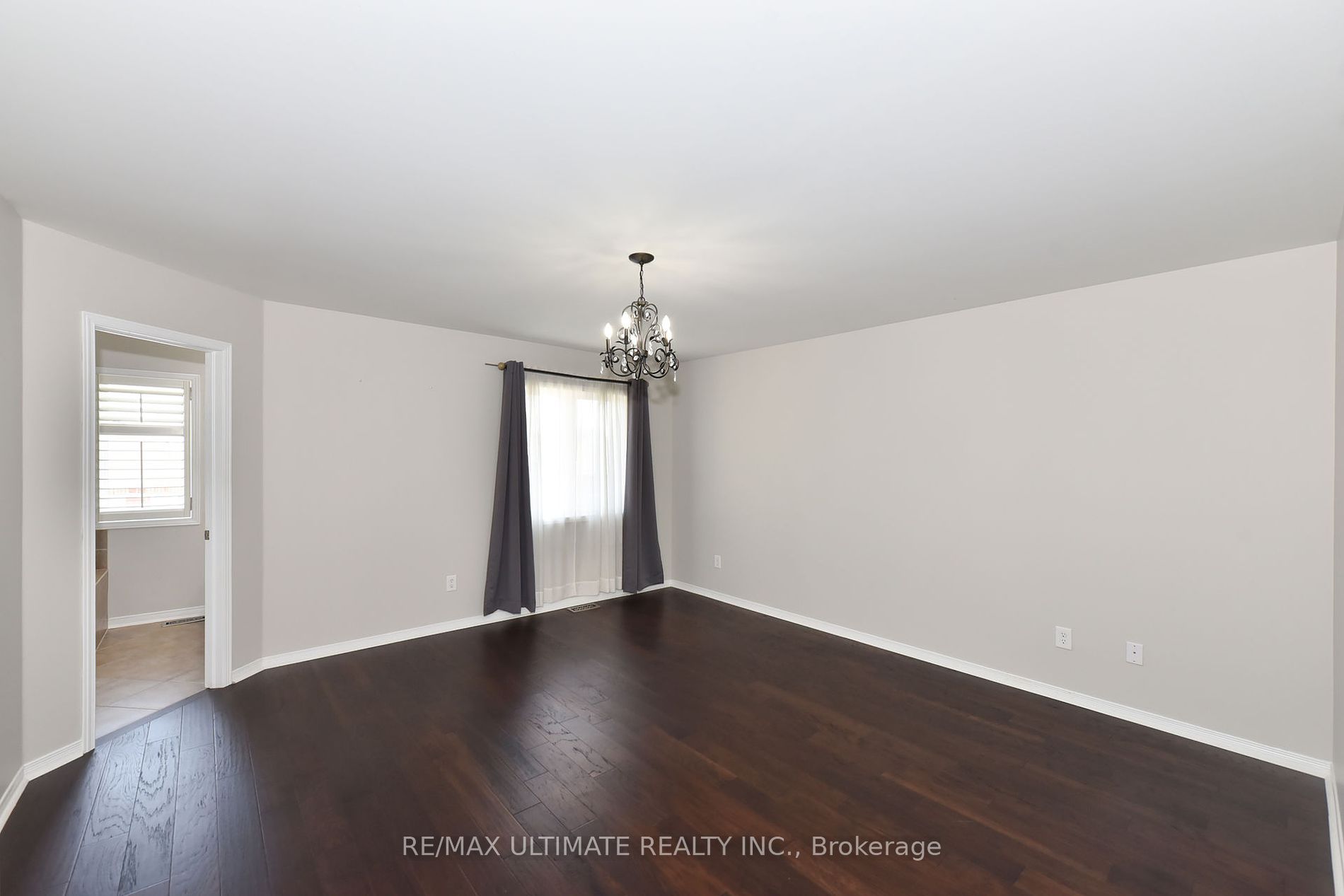 27 La Roche Avenue