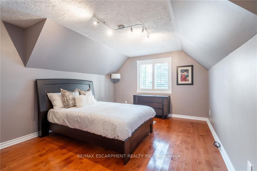 3300 Lakeshore Road