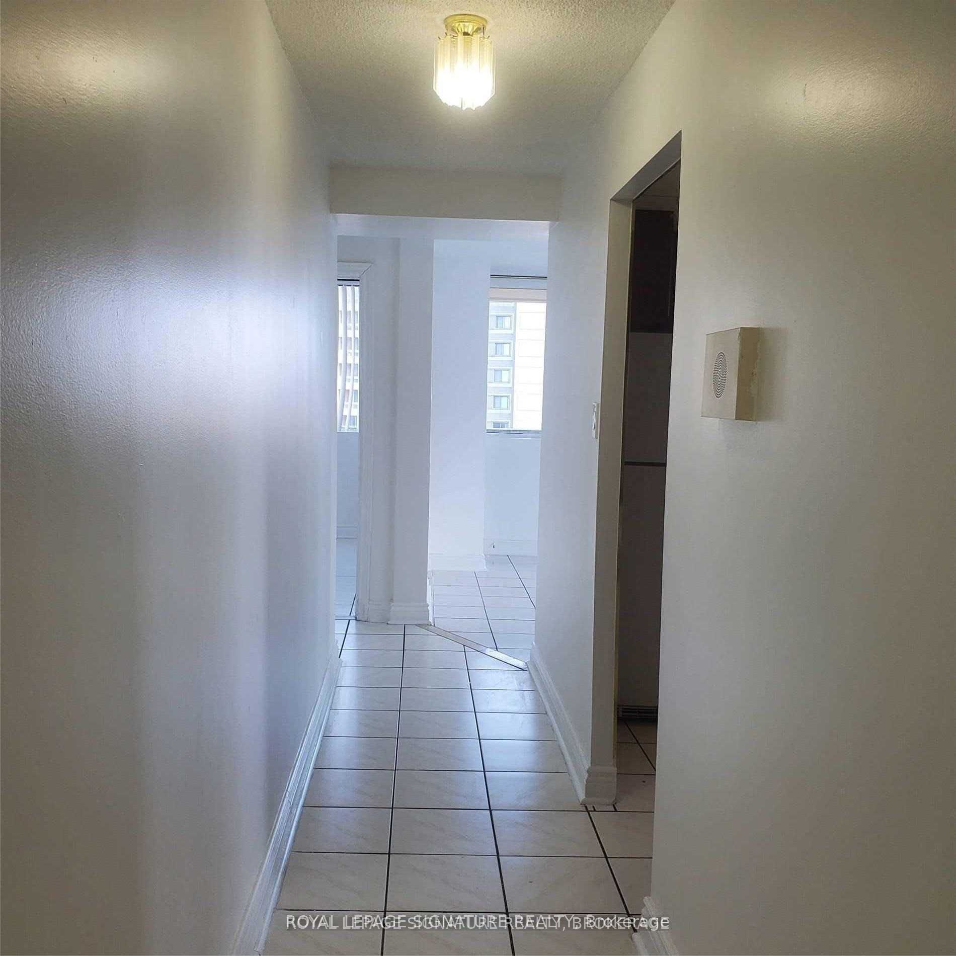 3590 Kaneff Crescent #1407