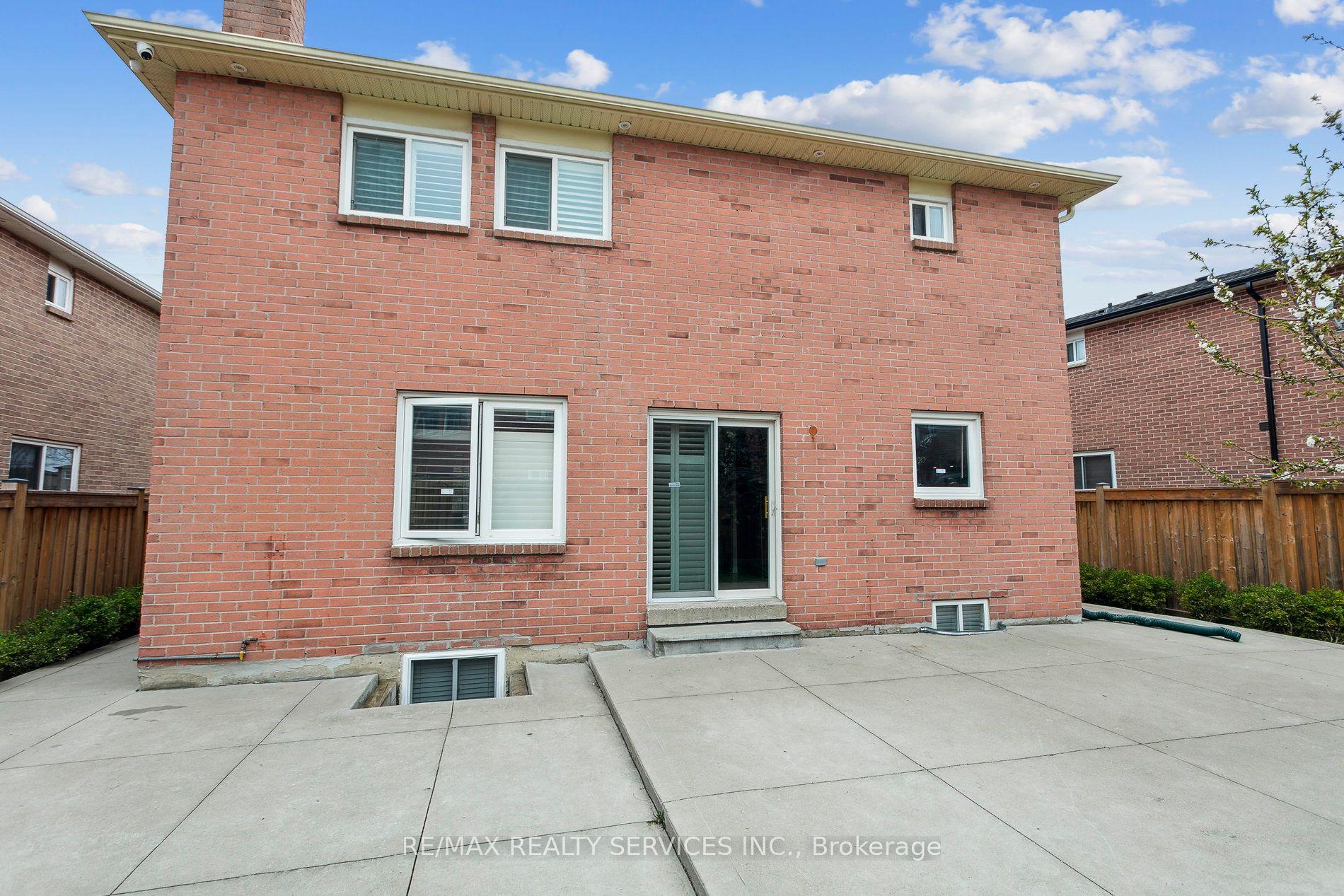 36 Smye Crt